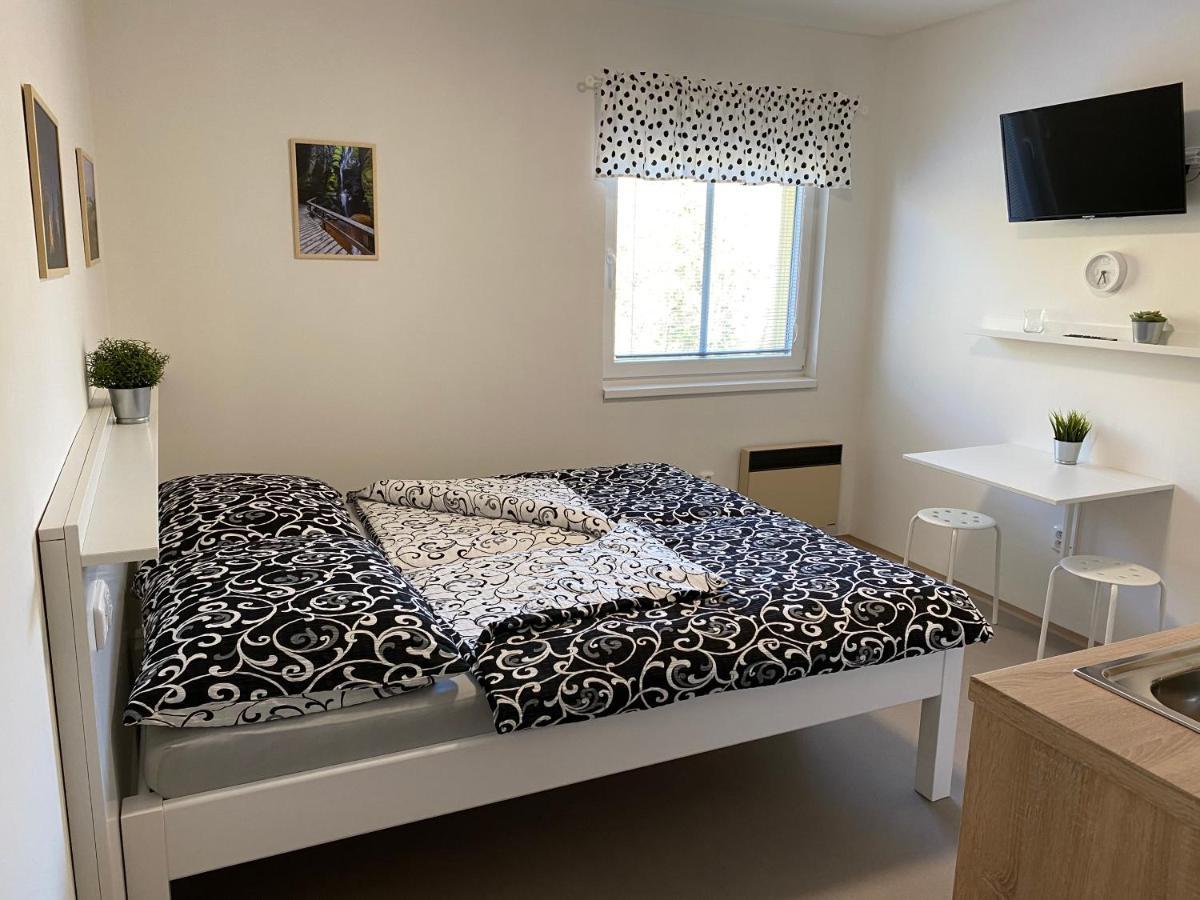 Apartmany Nad Parkem Броумов Екстер'єр фото